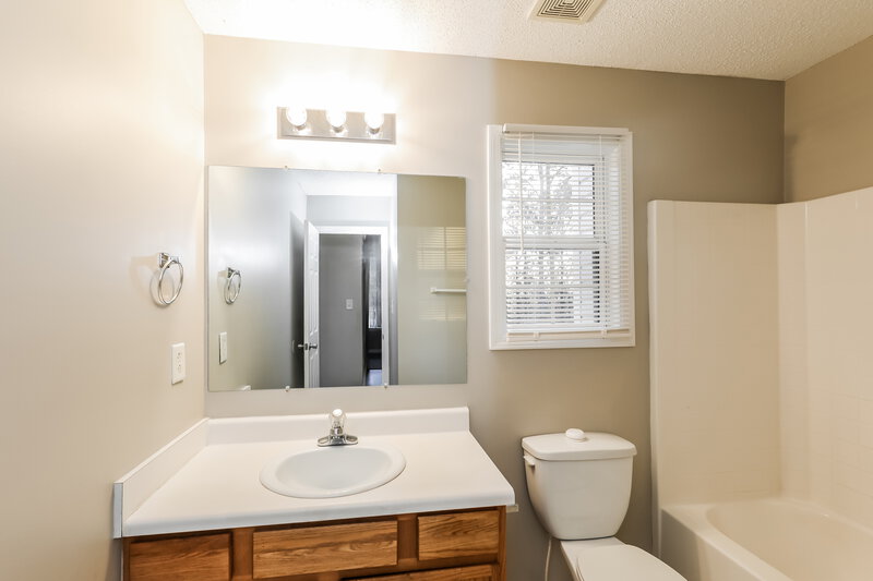 1,940/Mo, 615 Beddick Ln Atlanta, GA 30349 Bathroom View