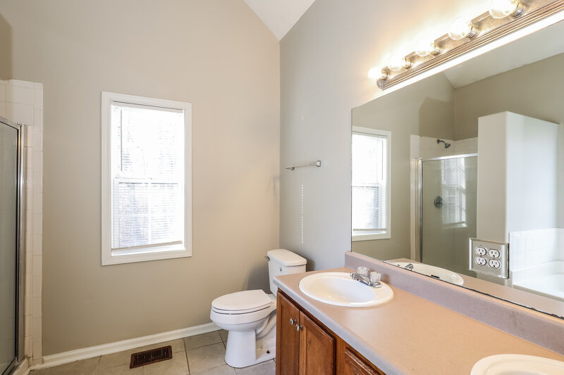 2,790/Mo, 3740 Will Lee Rd Atlanta, GA 30349 Main Bathroom View