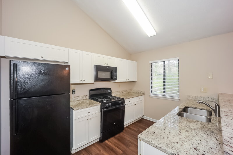 1,700/Mo, 6300 Beaver Creek Trail Atlanta, GA 30349 Kitchen View