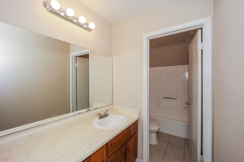 1,700/Mo, 6300 Beaver Creek Trail Atlanta, GA 30349 Main Bathroom View