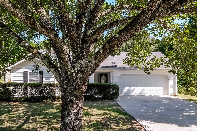 1,900/Mo, 3869 Deaton Rd Flowery Branch, GA 30542 Front View