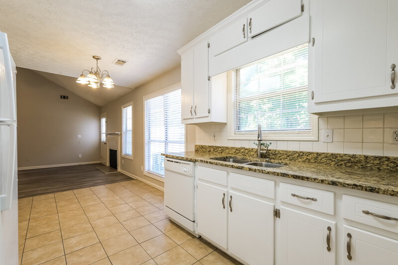 1,900/Mo, 3869 Deaton Rd Flowery Branch, GA 30542 Kitchen View