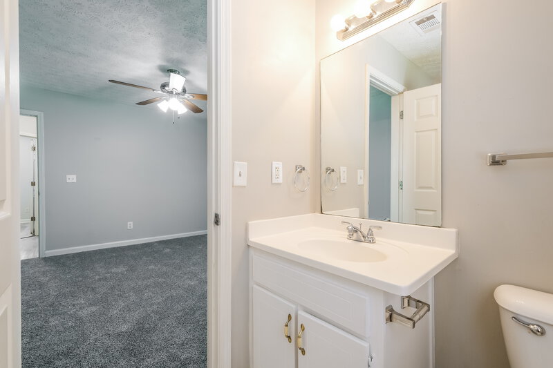 1,900/Mo, 3869 Deaton Rd Flowery Branch, GA 30542 Main Bathroom View