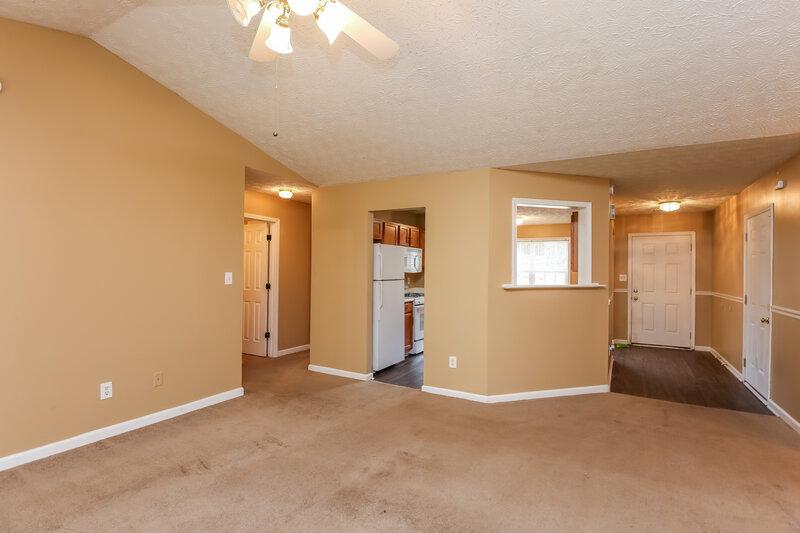 2,000/Mo, 4620 Fox Forrest Dr Flowery Branch, GA 30542 Living Room View 3