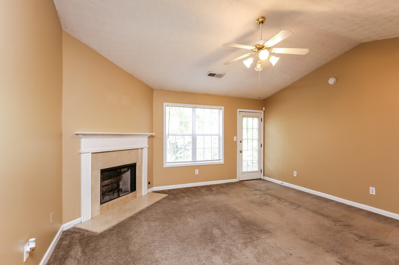 2,000/Mo, 4620 Fox Forrest Dr Flowery Branch, GA 30542 Living Room View 4