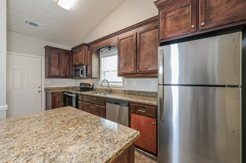 1,930/Mo, 85 Butler Bridge Circle Covington, GA 30016 Kitchen View