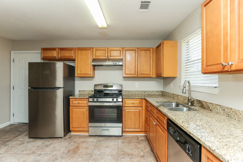 2,390/Mo, 3317 Royal Springs Ct Decatur, GA 30034 Kitchen View