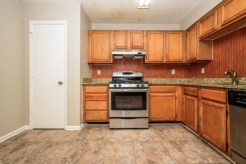 1,990/Mo, 3489 Newberry Trail Decatur, GA 30034 Kitchen View 2