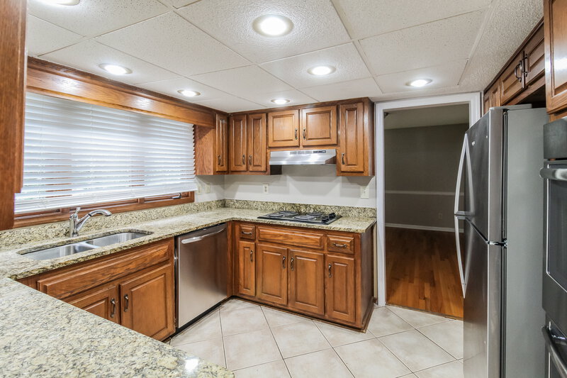 2,050/Mo, 4695 Matthews Park Dr SW Snellville, GA 30039 Kitchen View 2