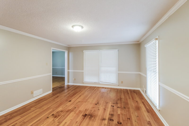 2,050/Mo, 4695 Matthews Park Dr SW Snellville, GA 30039 Family Room View