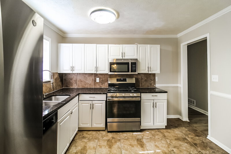 1,700/Mo, 5861 Bobbin Ln Lithonia, GA 30058 Kitchen View