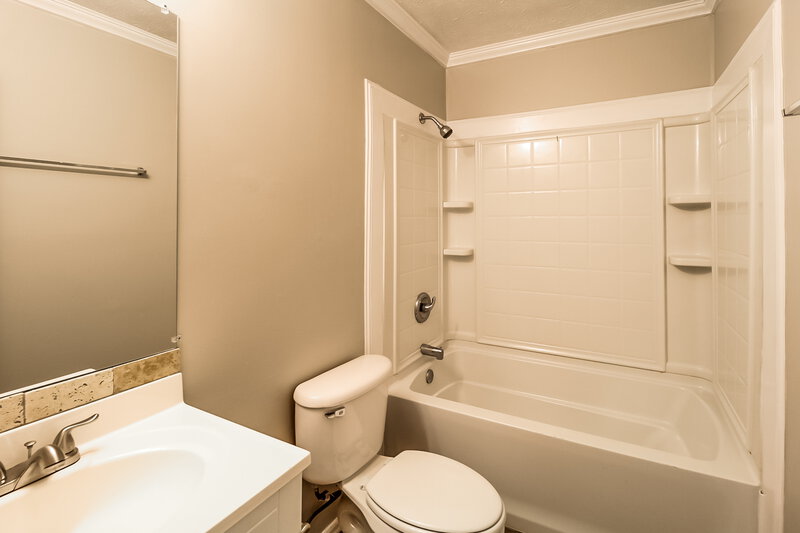 1,700/Mo, 5861 Bobbin Ln Lithonia, GA 30058 Main Bathroom View