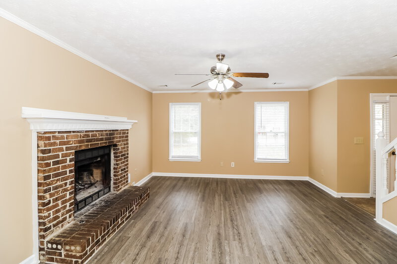 2,100/Mo, 1551 Willow Creek Ct SW Snellville, GA 30078 Living Room View