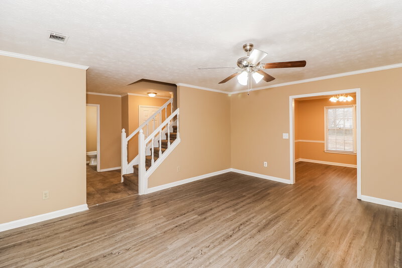 2,100/Mo, 1551 Willow Creek Ct SW Snellville, GA 30078 Living Room View 3