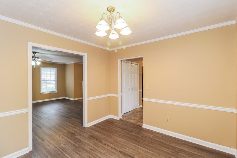 2,100/Mo, 1551 Willow Creek Ct SW Snellville, GA 30078 Dining Room View 2