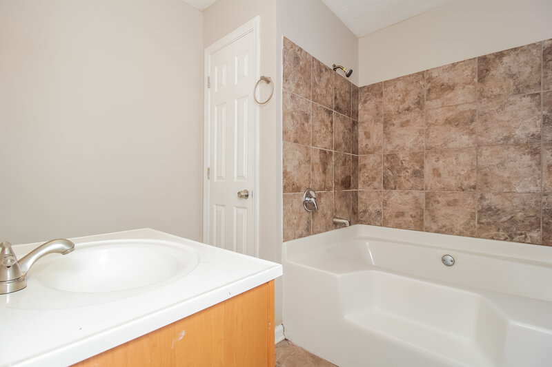 2,570/Mo, 463 Deering Dr Douglasville, GA 30134 Main Bathroom View
