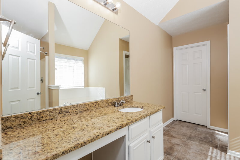 1,785/Mo, 11147 Aliyah Dr Hampton, GA 30228 Main Bathroom View