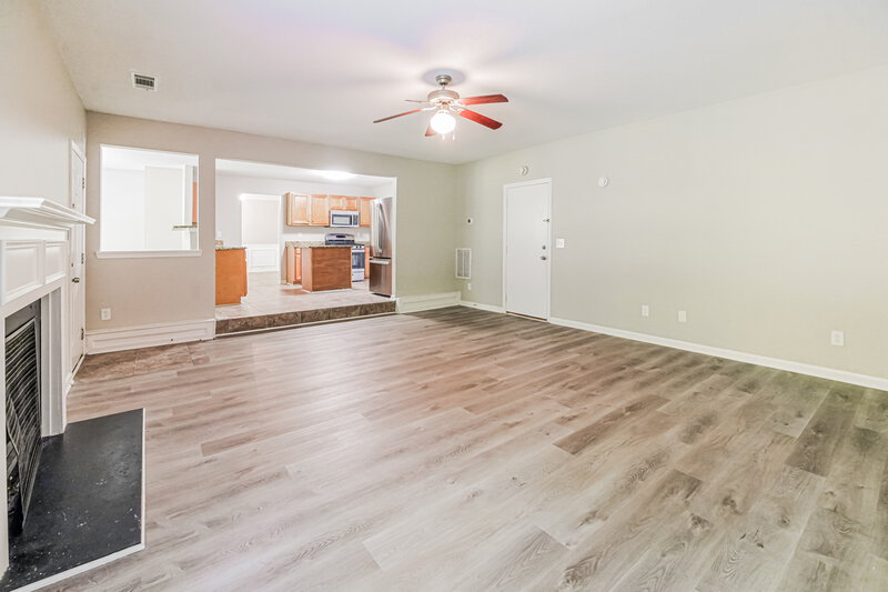 2,690/Mo, 7182 Cavender Dr SW Atlanta, GA 30331 Living Room View 2