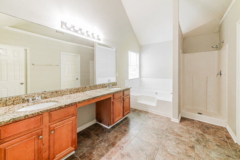 2,690/Mo, 7182 Cavender Dr SW Atlanta, GA 30331 Main Bathroom View