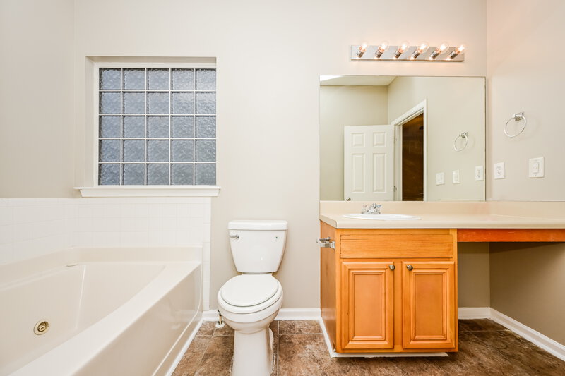 1,905/Mo, 2192 Crossrail Dr Atlanta, GA 30349 Main Bathroom View 2