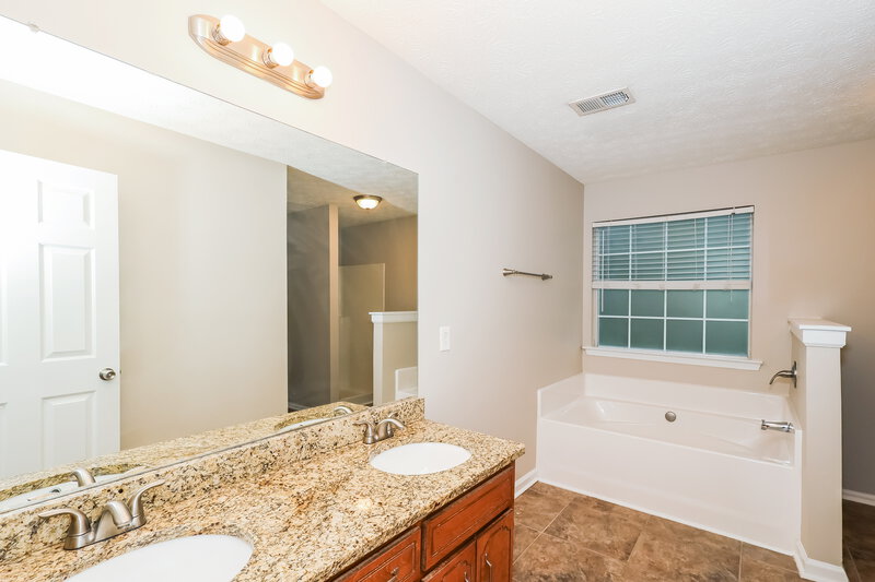 1,845/Mo, 5599 Rock Shoals Way Atlanta, GA 30349 Main Bathroom View