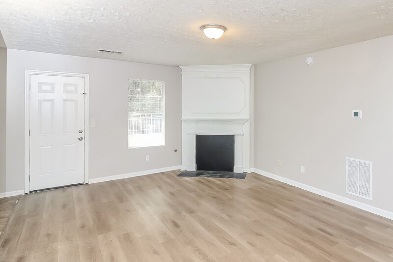 2,360/Mo, 3410 Homeward Trail Ellenwood, GA 30294 Foyer View