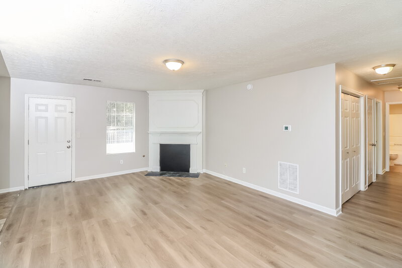 2,360/Mo, 3410 Homeward Trail Ellenwood, GA 30294 Living Room View 2