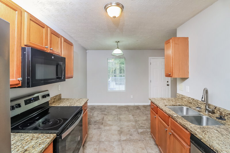 2,360/Mo, 3410 Homeward Trail Ellenwood, GA 30294 Kitchen View 2