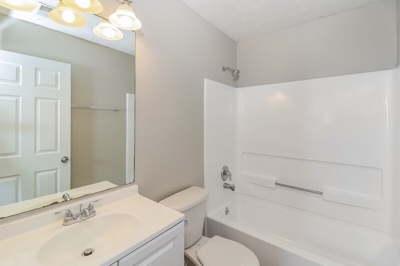 2,360/Mo, 3410 Homeward Trail Ellenwood, GA 30294 Main Bathroom View