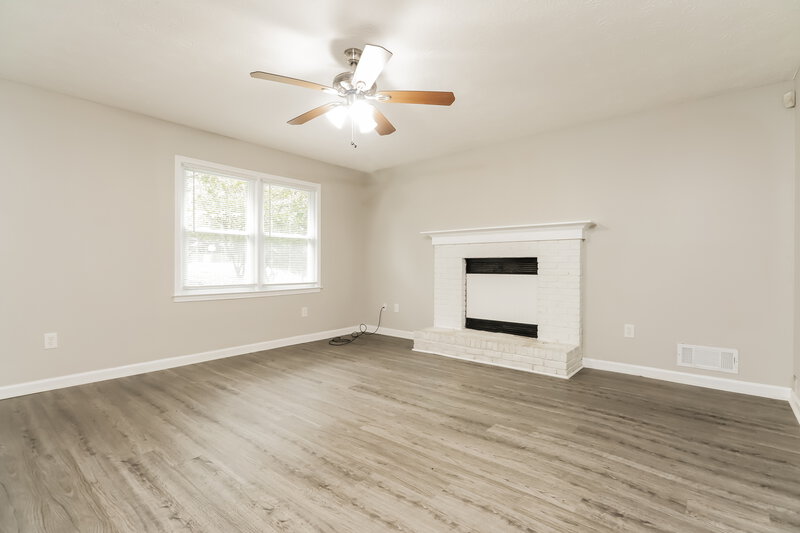 1,720/Mo, 4635 Hamlet Walk SE Conyers, GA 30094 Living Room View 2