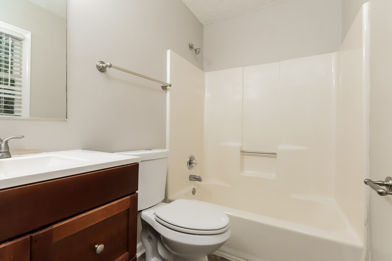 1,720/Mo, 4635 Hamlet Walk SE Conyers, GA 30094 Main Bathroom View