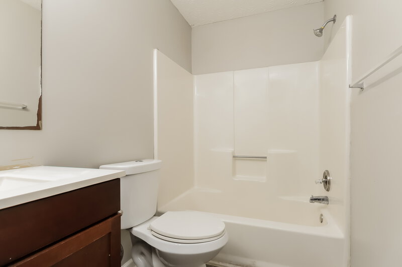 1,720/Mo, 4635 Hamlet Walk SE Conyers, GA 30094 Bathroom View