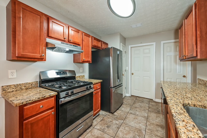 2,175/Mo, 581 Shadow Valley Ct Lithonia, GA 30058 Kitchen View
