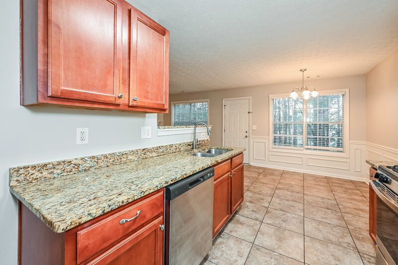 2,175/Mo, 581 Shadow Valley Ct Lithonia, GA 30058 Kitchen View 2