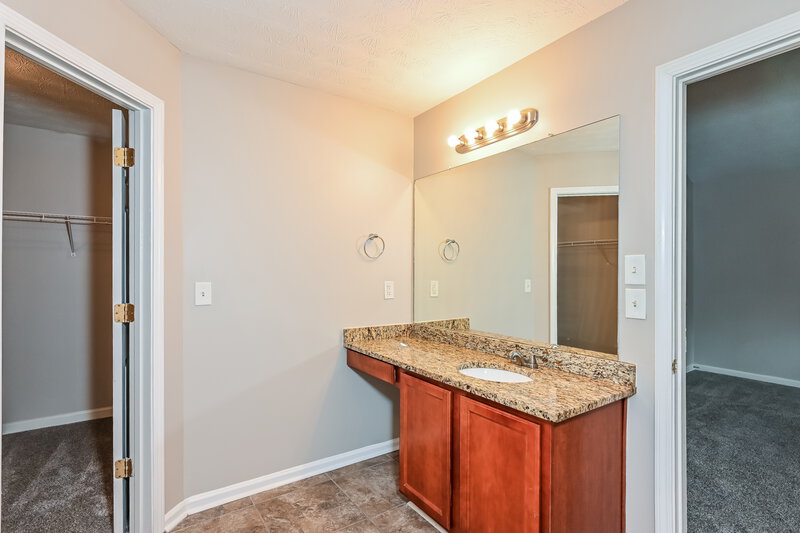 2,175/Mo, 581 Shadow Valley Ct Lithonia, GA 30058 Main Bathroom View