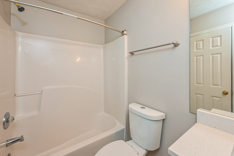 2,175/Mo, 581 Shadow Valley Ct Lithonia, GA 30058 Bathroom View