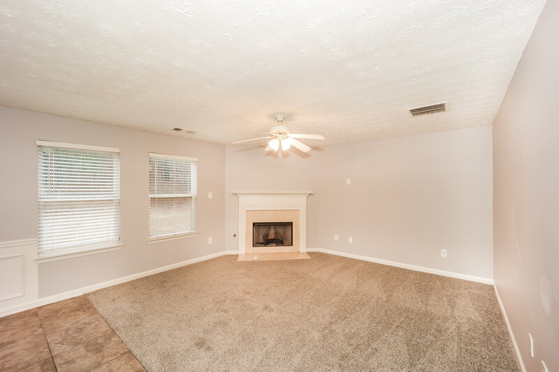 1,700/Mo, 9497 Lakeview Rd Union City, GA 30291 Living Room View 2