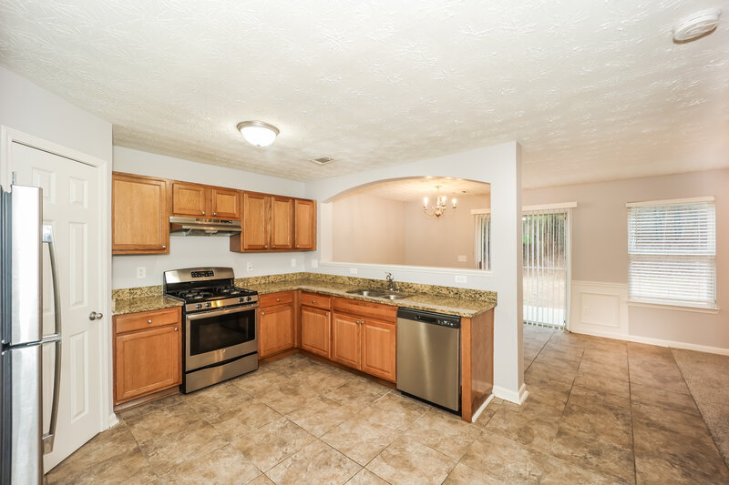 1,700/Mo, 9497 Lakeview Rd Union City, GA 30291 Kitchen View 2