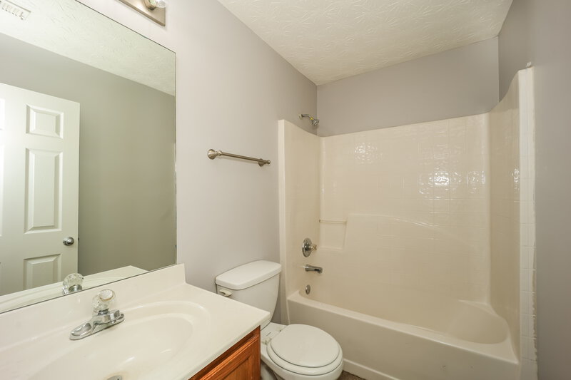 1,700/Mo, 9497 Lakeview Rd Union City, GA 30291 Bathroom View