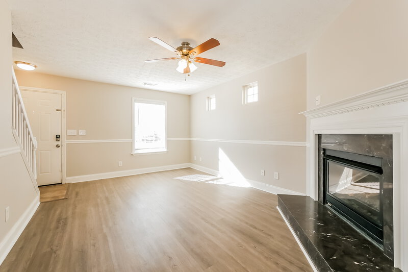 1,550/Mo, 145 Lakebirch Dr Covington, GA 30016 Living Room View