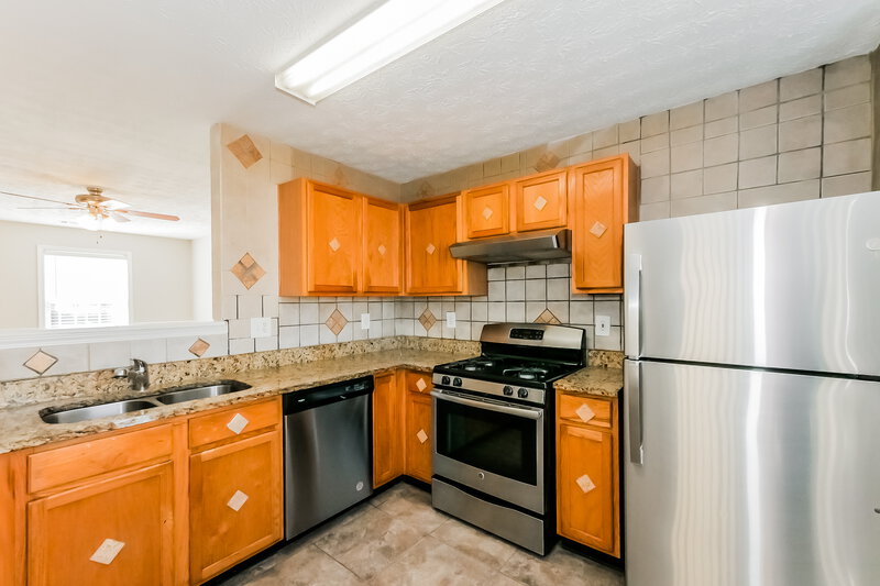 1,550/Mo, 145 Lakebirch Dr Covington, GA 30016 Kitchen View