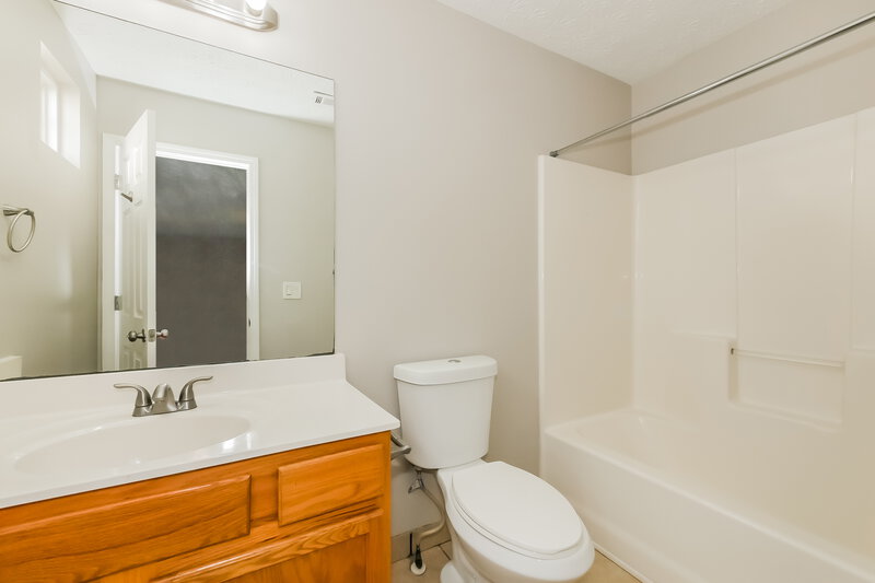 1,550/Mo, 145 Lakebirch Dr Covington, GA 30016 Main Bathroom View