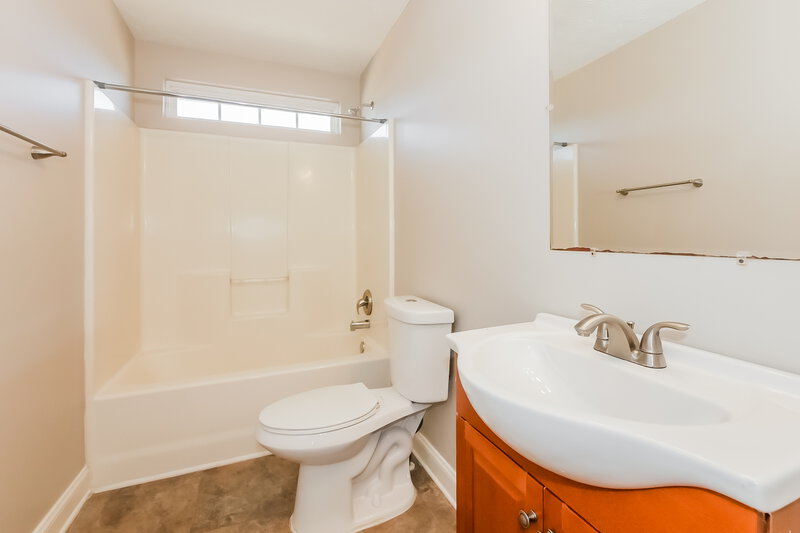 1,550/Mo, 145 Lakebirch Dr Covington, GA 30016 Bathroom View