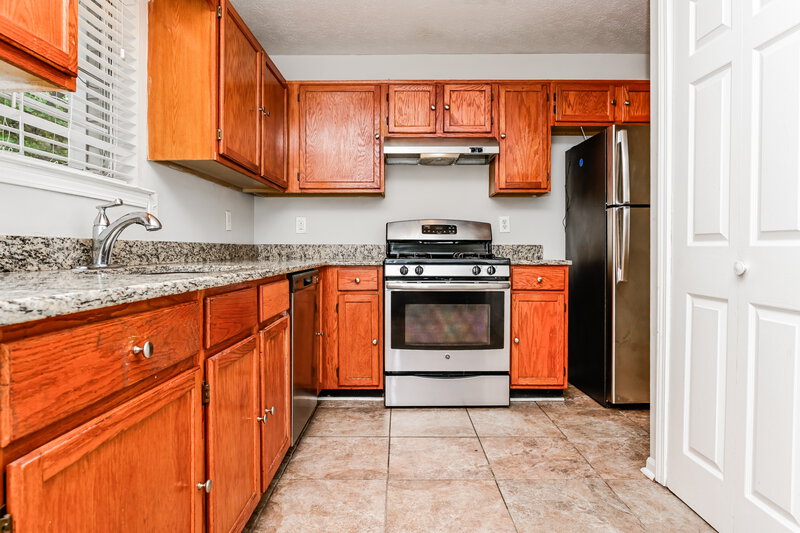 2,055/Mo, 2744 Sanibel Ln SE Smyrna, GA 30082 Kitchen View