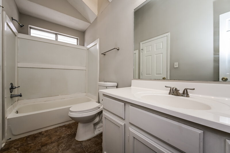 2,055/Mo, 2744 Sanibel Ln SE Smyrna, GA 30082 Main Bathroom View 2