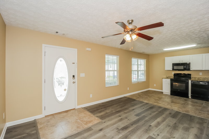 1,700/Mo, 108 Cobblestone Dr Dallas, GA 30132 Living Room View 3