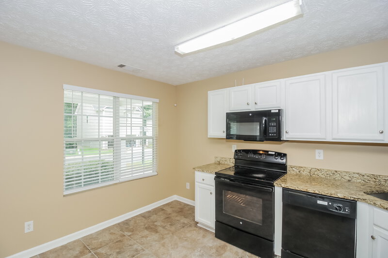 1,700/Mo, 108 Cobblestone Dr Dallas, GA 30132 Kitchen View