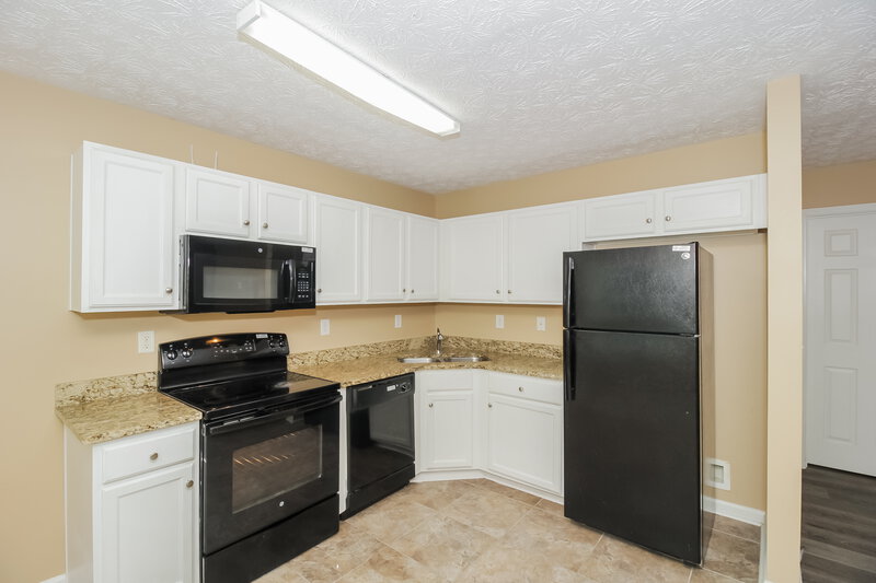 1,700/Mo, 108 Cobblestone Dr Dallas, GA 30132 Kitchen View 2