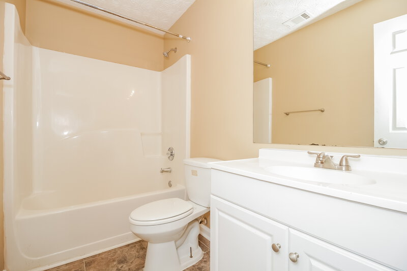 1,700/Mo, 108 Cobblestone Dr Dallas, GA 30132 Main Bathroom View