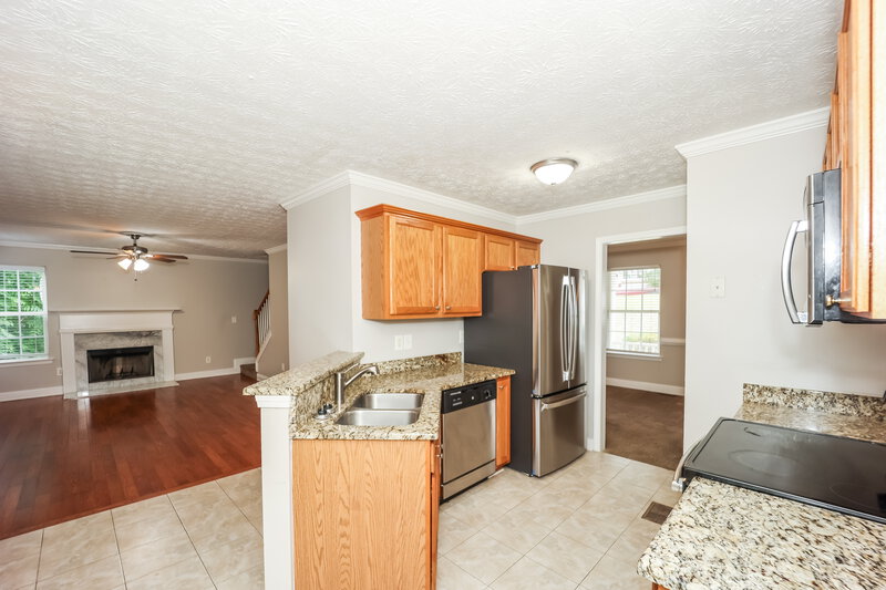 2,740/Mo, 365 Tara Rd Jonesboro, GA 30238 Kitchen View